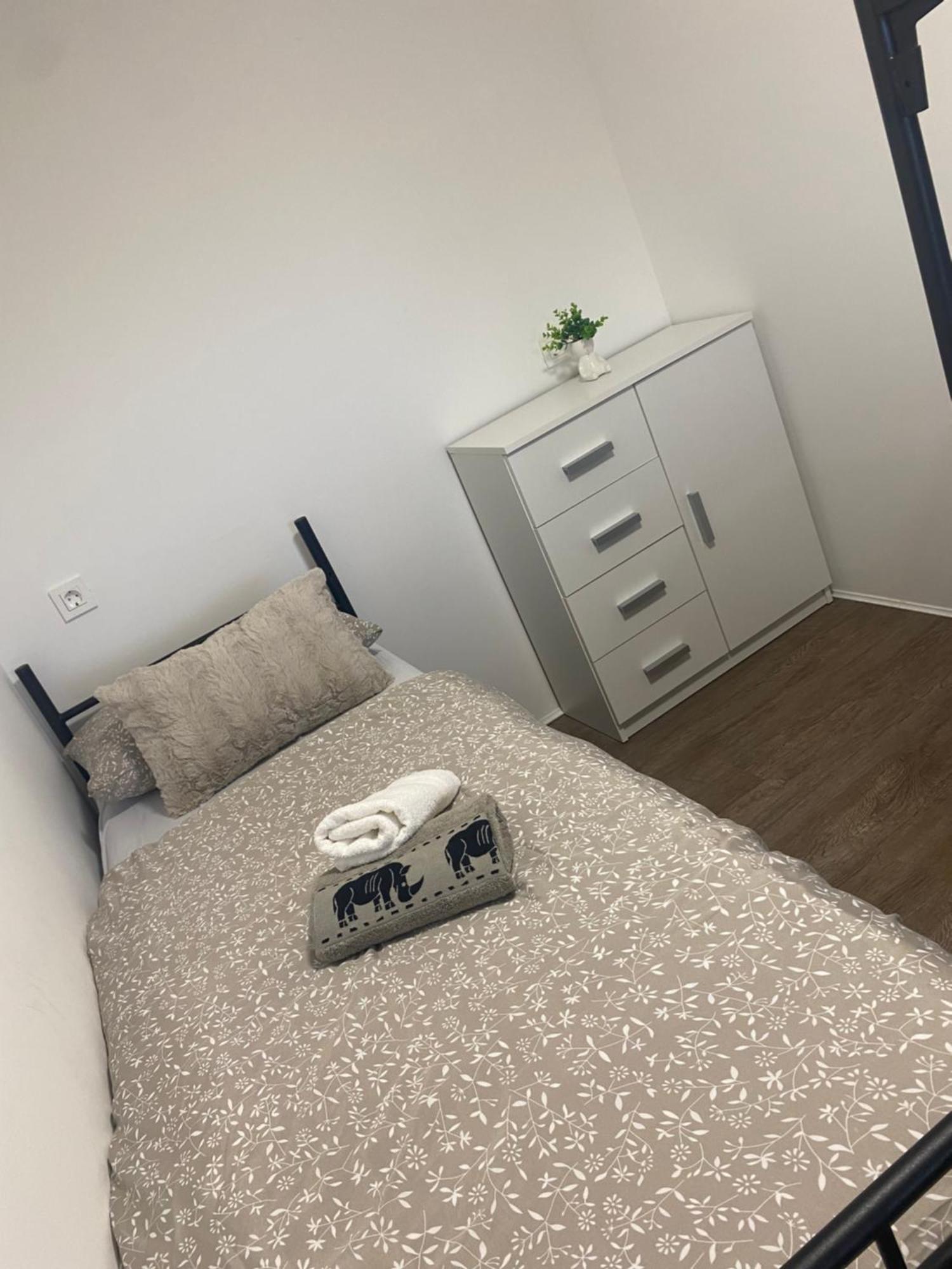 Apartamento Tiny House Lily With Jacuzzi Sveti Filip i Jakov Exterior foto