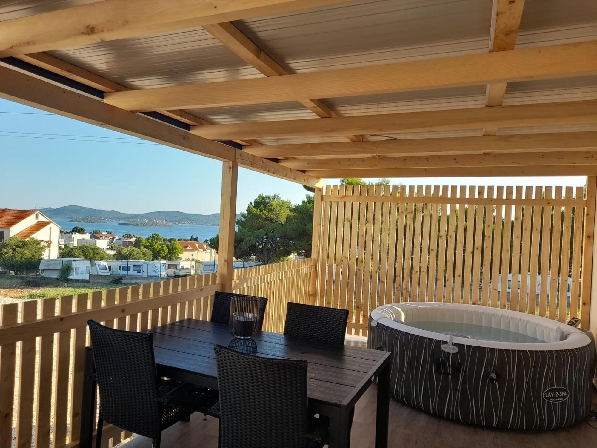 Apartamento Tiny House Lily With Jacuzzi Sveti Filip i Jakov Exterior foto