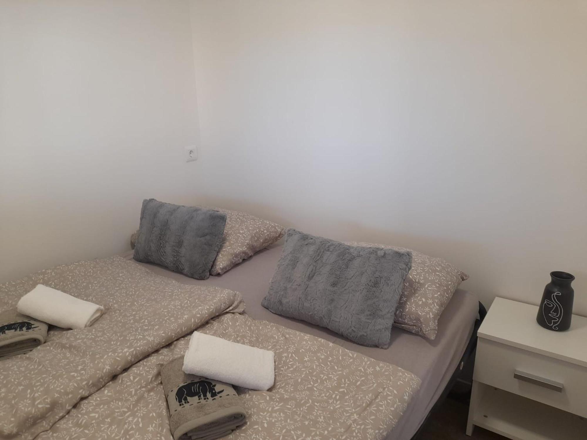 Apartamento Tiny House Lily With Jacuzzi Sveti Filip i Jakov Exterior foto