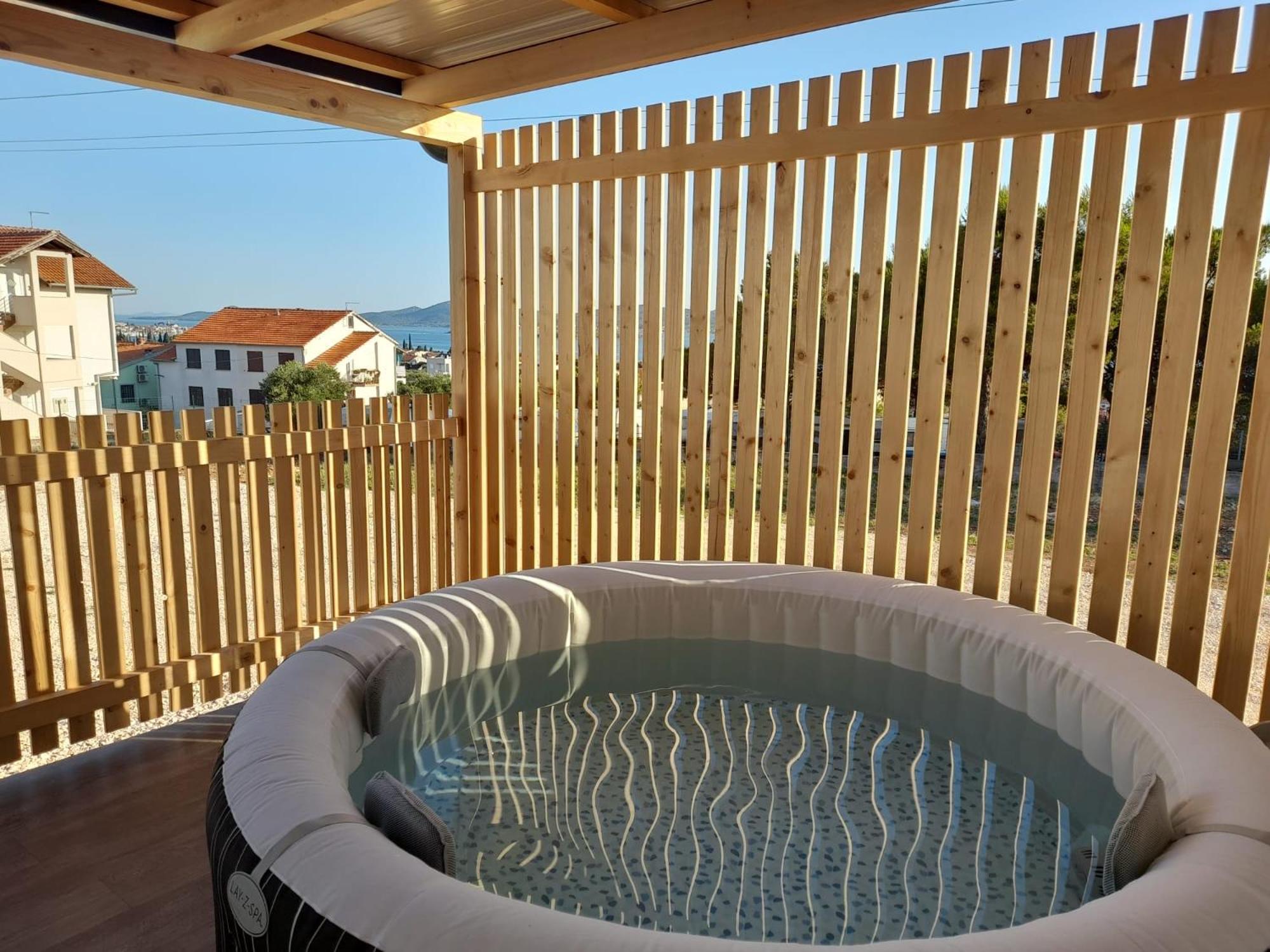 Apartamento Tiny House Lily With Jacuzzi Sveti Filip i Jakov Exterior foto
