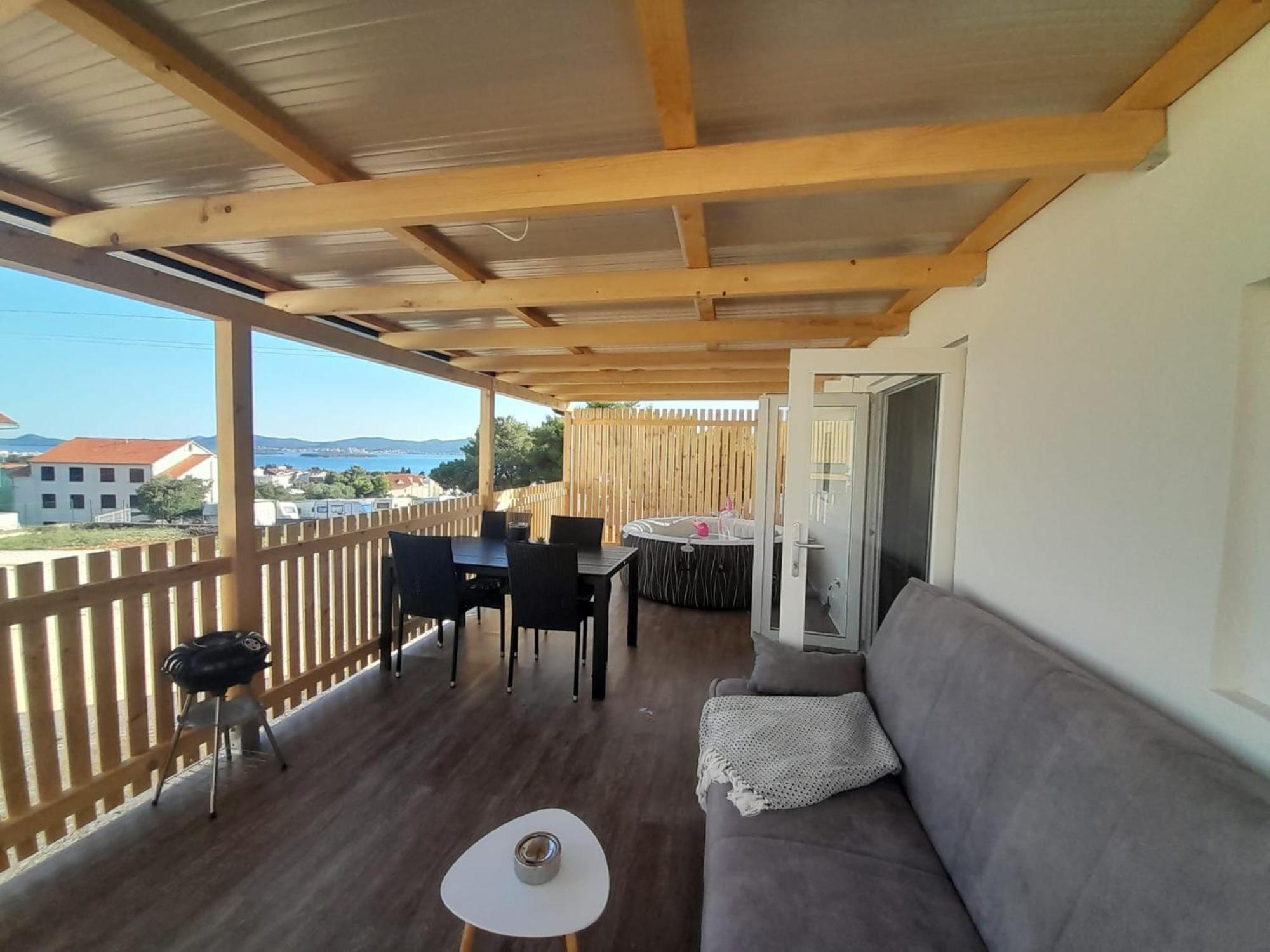 Apartamento Tiny House Lily With Jacuzzi Sveti Filip i Jakov Exterior foto