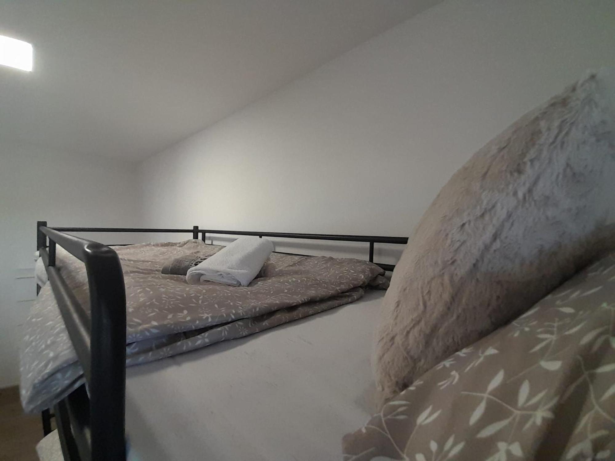 Apartamento Tiny House Lily With Jacuzzi Sveti Filip i Jakov Exterior foto