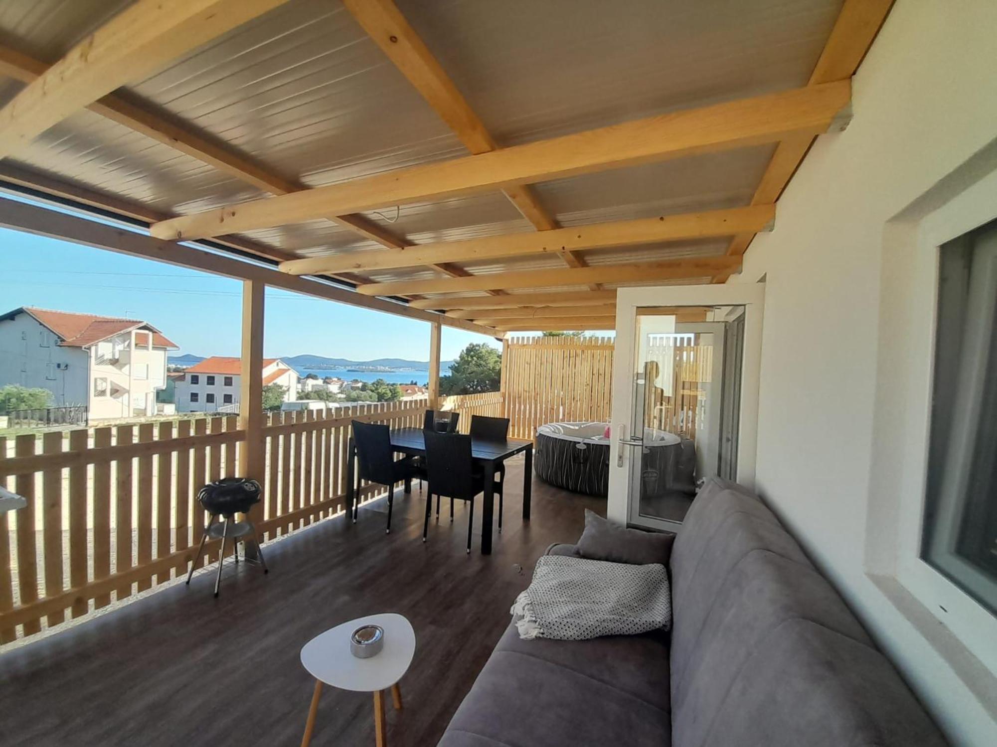 Apartamento Tiny House Lily With Jacuzzi Sveti Filip i Jakov Exterior foto