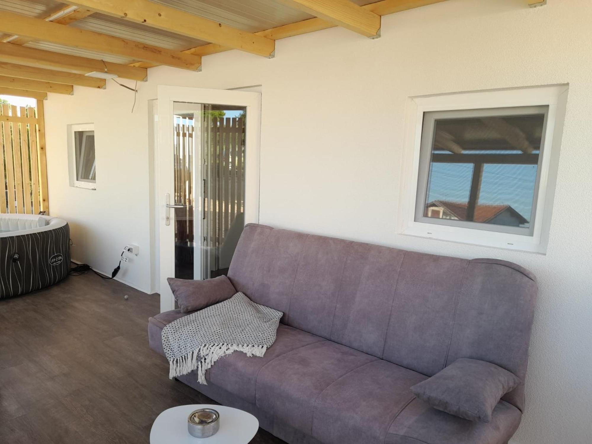 Apartamento Tiny House Lily With Jacuzzi Sveti Filip i Jakov Exterior foto